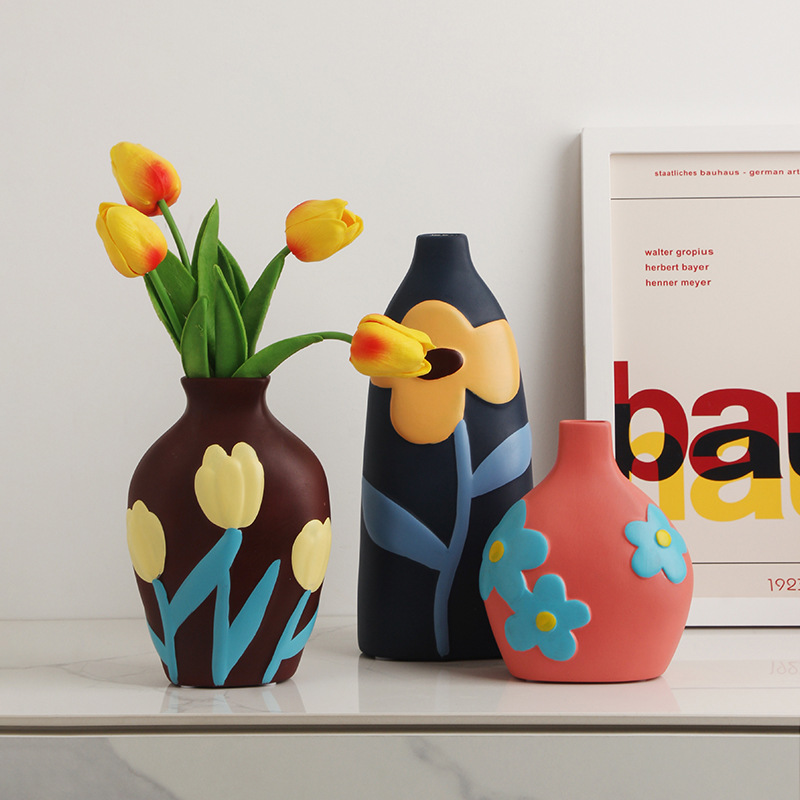 Creative painted ceramic vase 
