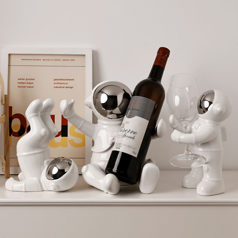 Creative astronaut wine rack