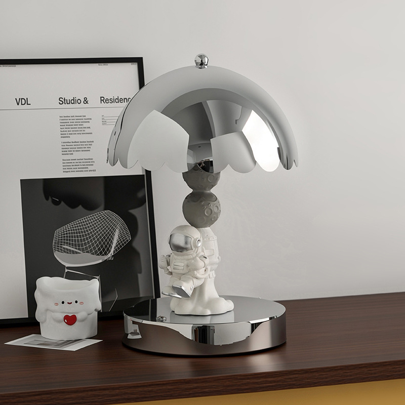 Creative decorative table lamp